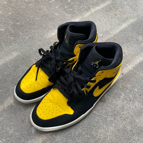 Yellow Jordan 1’s - Picture 1 of 3